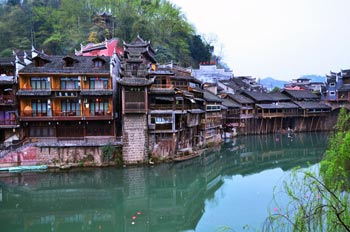  張家界國家森林公園、黃龍洞、鳳凰古城九景三晚四日游