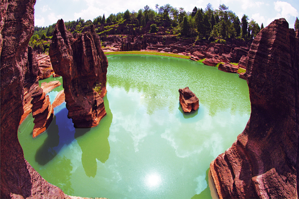 張家界、袁家界、天子山、紅石林、鳳凰古城四晚五日游