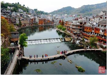 張家界國(guó)家森林公園、鳳凰古城喜樂三日游